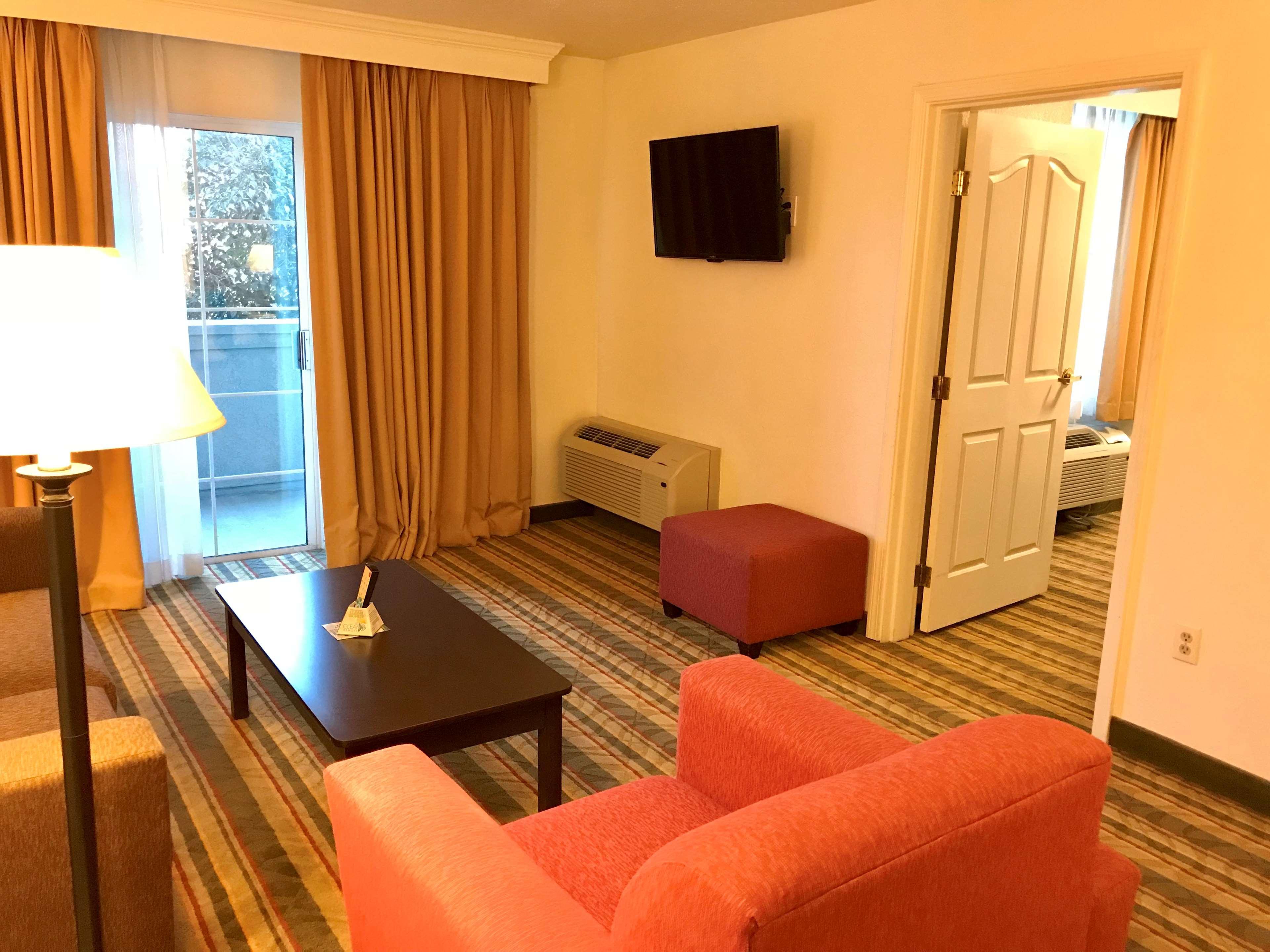 Best Western Plus Moose Jaw Ngoại thất bức ảnh